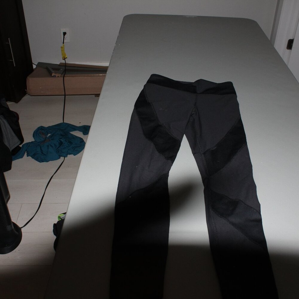 Black Under Armour Vanish Leggings  Size Small